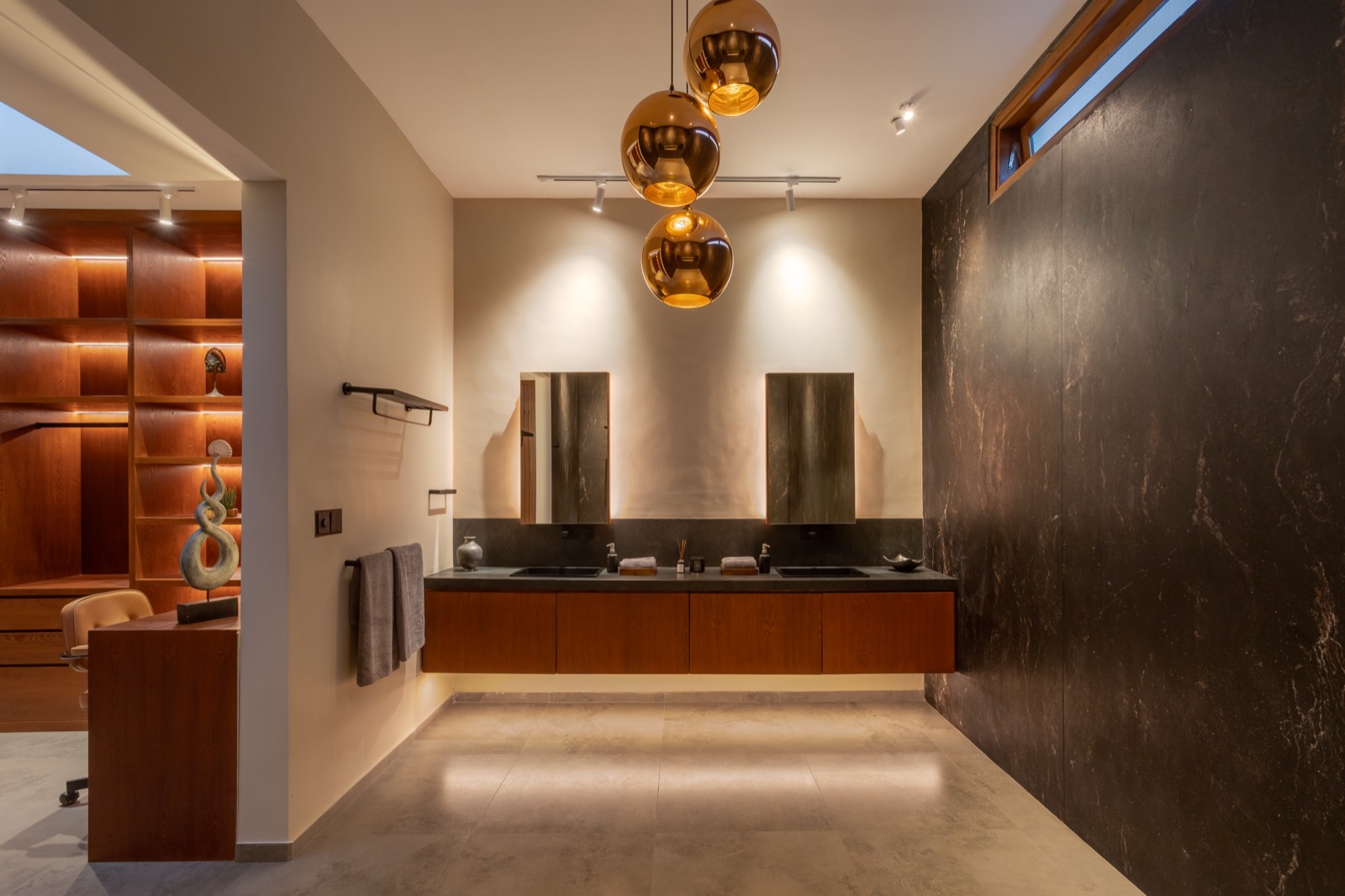 Master en-suite — vanity and basins