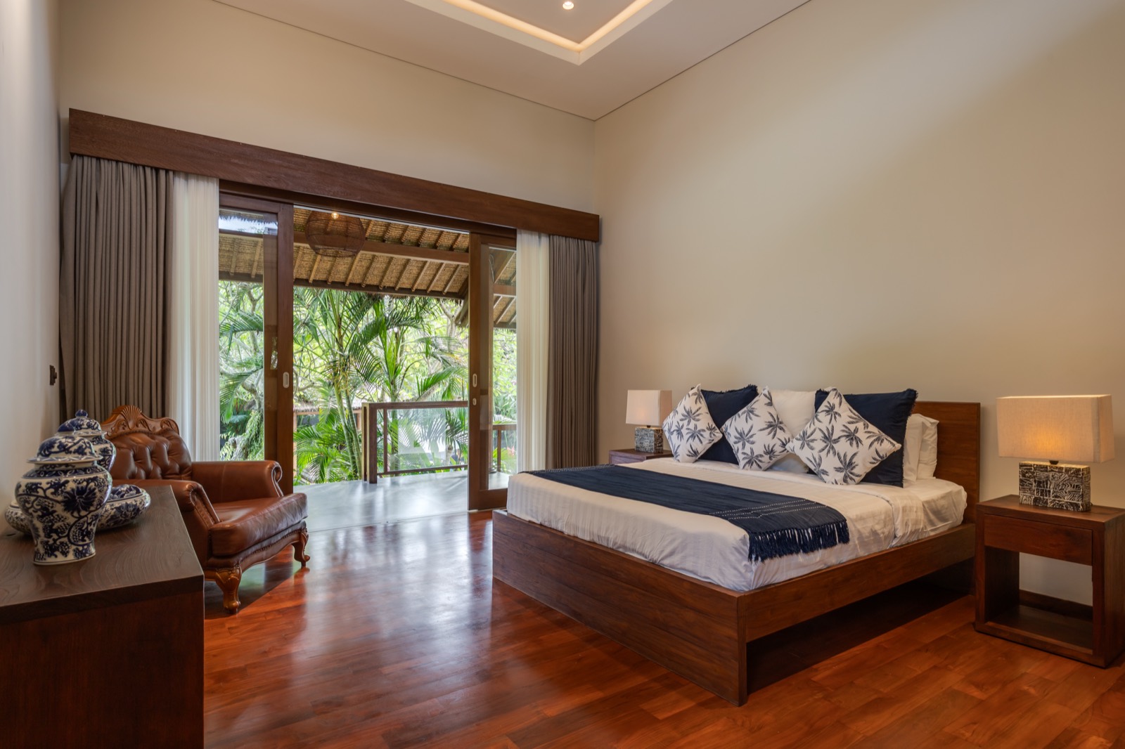 Bedroom 4 — bed and storage