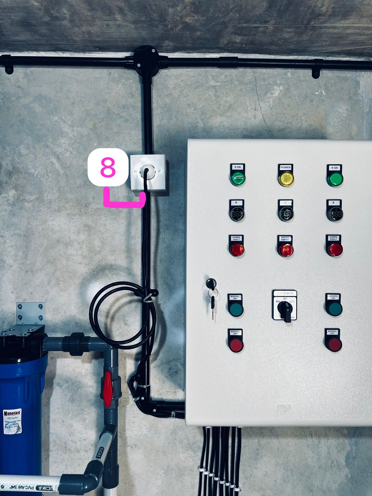 Transfer-pump power socket (8)